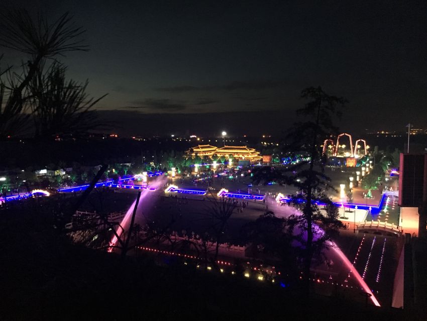 这里是陕西省汉中市南郑县汉山广场 夜景 那天我们加班在这里拍延时